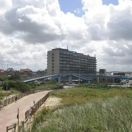 Residentie Astrid Met Private Parking Apartamento Bredene