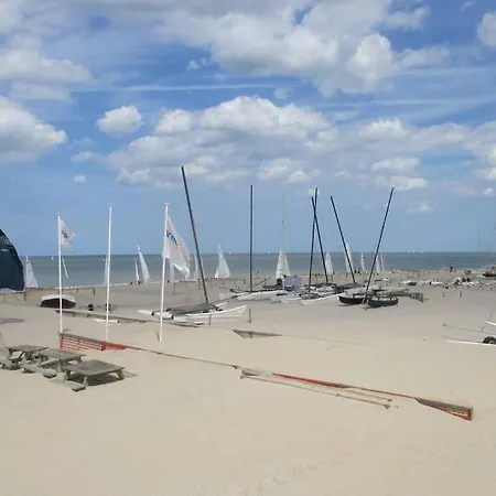 Residentie Astrid Met Private Parking Apartamento