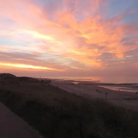 Residentie Astrid Met Private Parking * Bredene