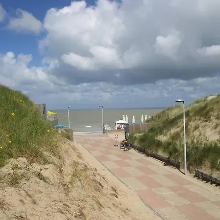 Residentie Astrid Met Private Parking Bredene