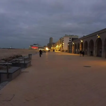 Residentie Astrid Met Private Parking Apartamento