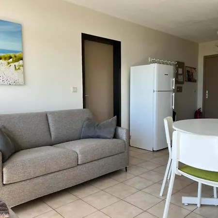 Residentie Astrid Met Private Parking Apartamento Bredene