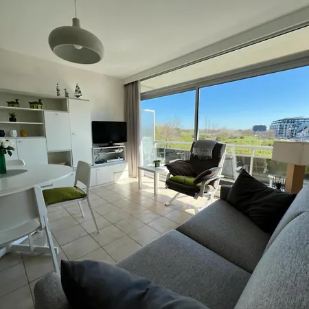 Apartamento Residentie Astrid Met Private Parking Bredene